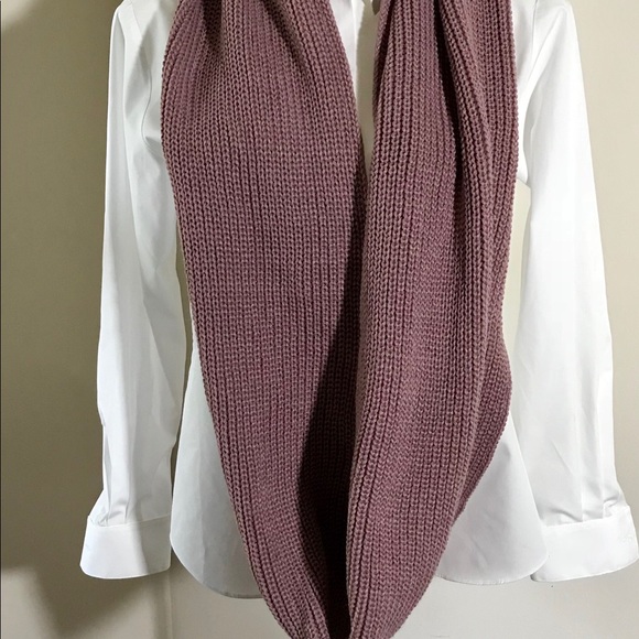 Host Pick🎉 Versatile Infinity Scarf - Picture 2 of 3